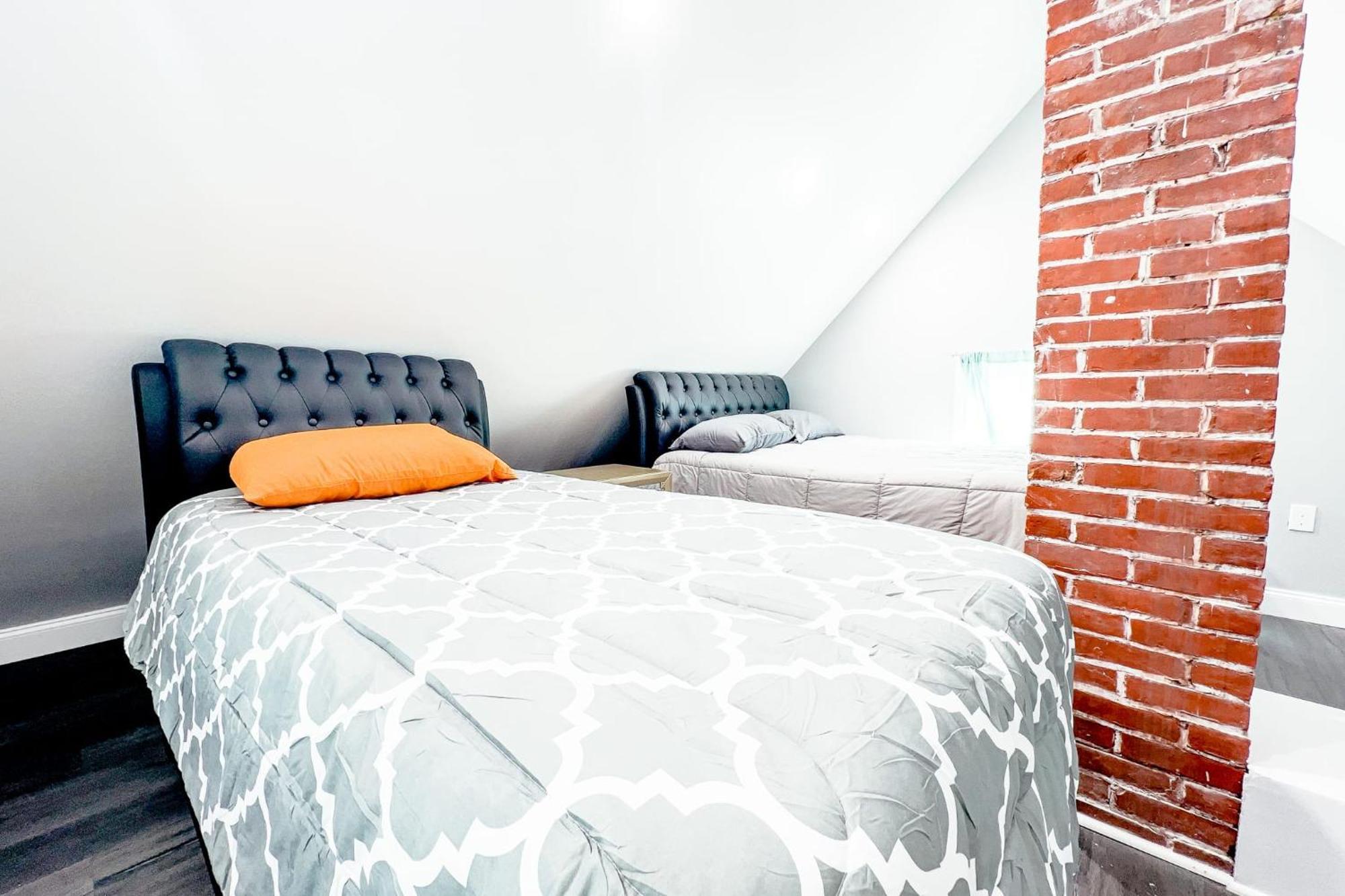 2 Homes, 1 Stay-7Br Niagara Falls Compound Dış mekan fotoğraf